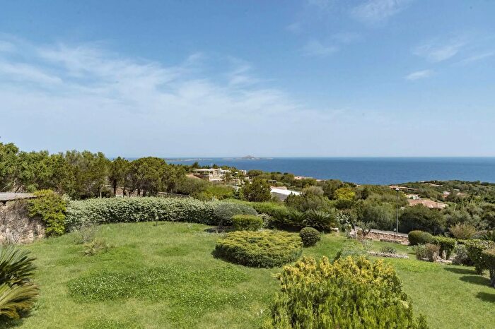 Casa con 6 locali in vendita in Via Punta Lada Olbia, Olbia