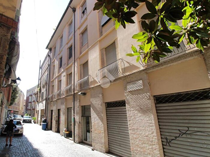 Appartamento trilocale in affitto in Via Petroni, Centro Storico, Terni