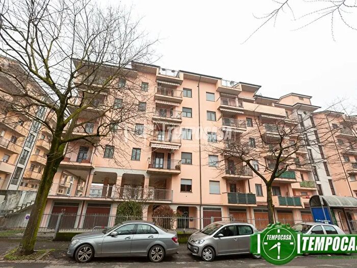 Appartamento trilocale in vendita in Via Luigi dAndrea, Crema