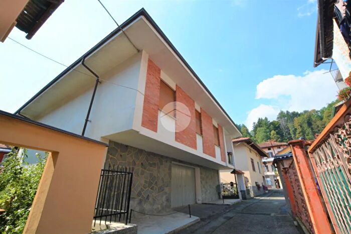 Casa con 5 locali in vendita in Via Giovanni Battista Molinaro, Miagliano