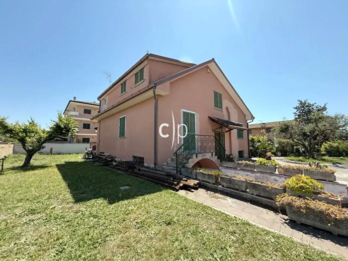 Casa con 8 locali in vendita in Via Ernesto Boezi, Roma