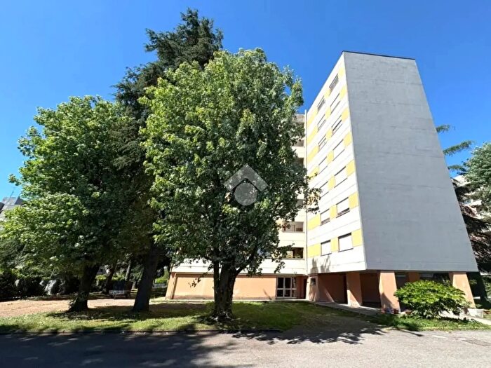 Appartamento trilocale in vendita in Via dei Pioppi, Legnano