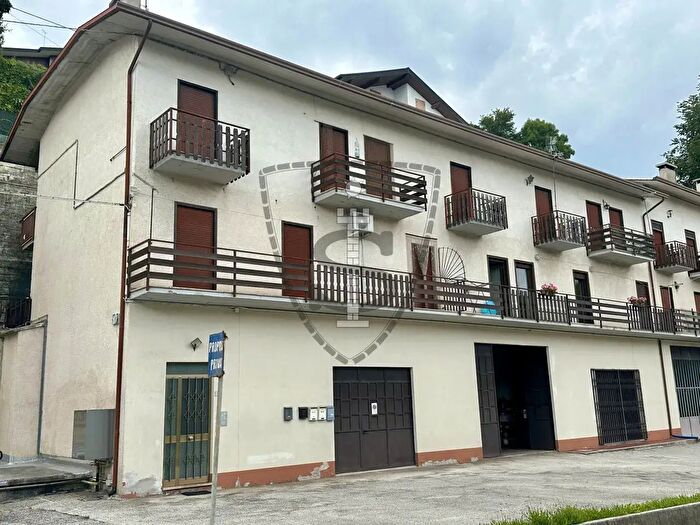 Appartamento trilocale in affitto in Via Scocca, Lusiana Conco