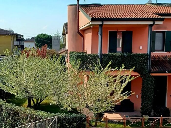 Casa con 5 locali in vendita in Via Ausiliatrice, Mozzecane