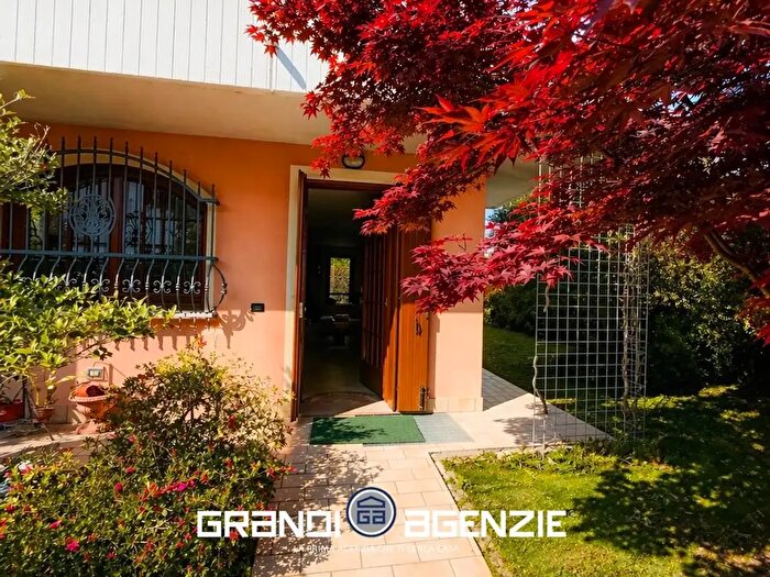 Casa quadrilocale in vendita in Via Europa, Arcade