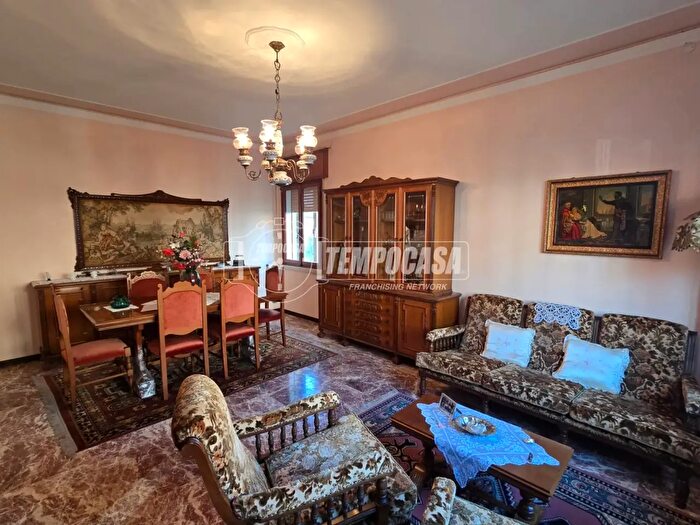 Appartamento quadrilocale in vendita in Via Alberto Mario, Adria