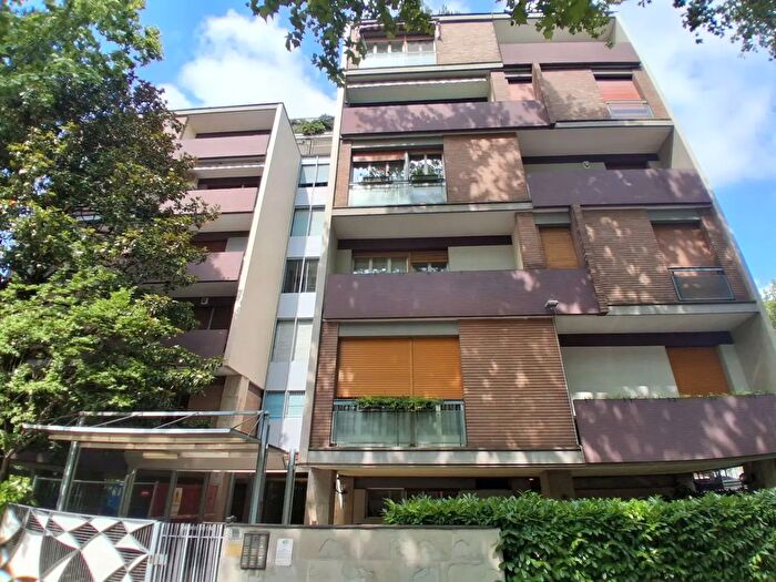 Appartamento con 5 locali in vendita in Viale Vittorio Veneto, Modena