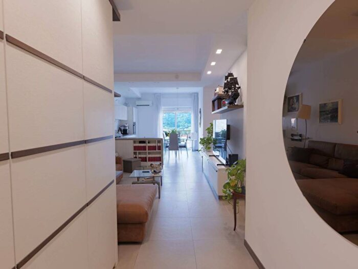 Appartamento trilocale in affitto in Via Po, Soccavo, Napoli