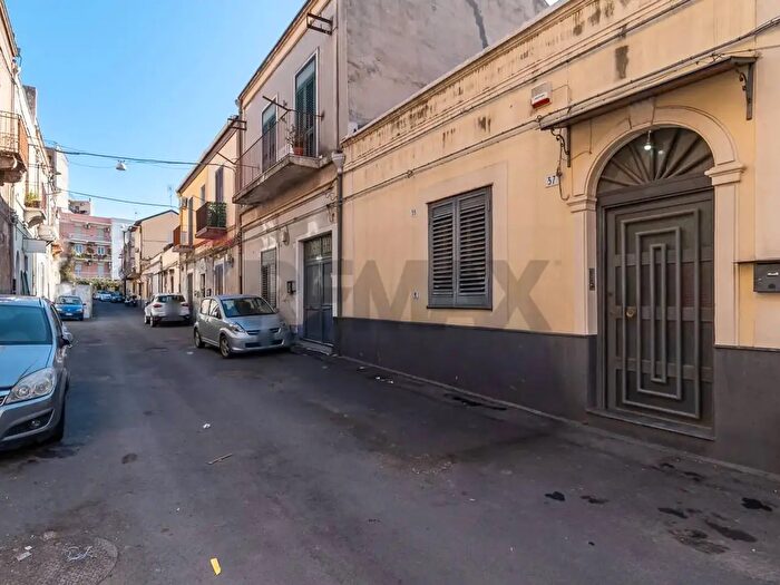 Casa quadrilocale in vendita in Via Volturno, Catania