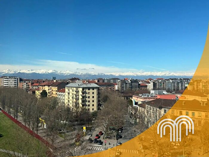 Appartamento con 7 locali in vendita in Largo Filippo Turati, Torino