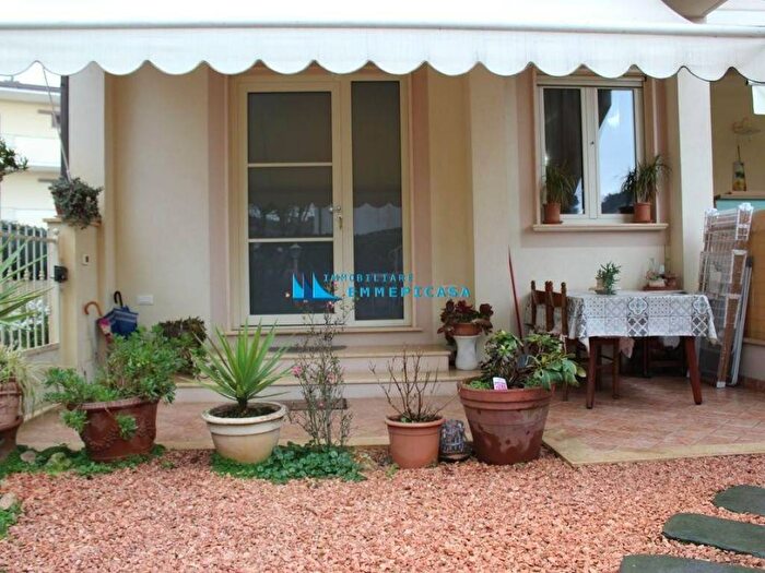 Appartamento con 5 locali in affitto in Via Giulio Cesare, Cinquale, Montignoso