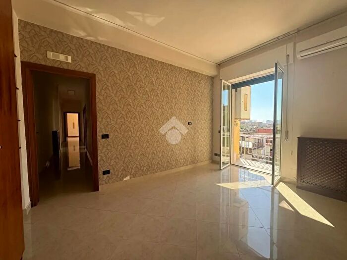 Appartamento trilocale in vendita in Via Francesco Provenzale, Napoli