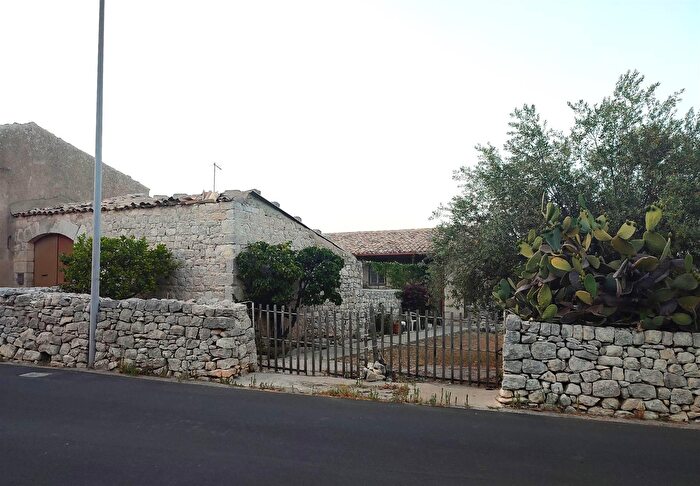 Casa con 5 locali in vendita in Modica