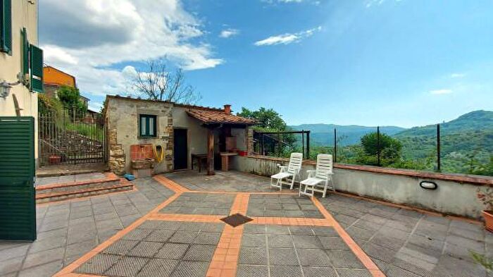 Appartamento con 6 locali in vendita in Bagni Di Lucca