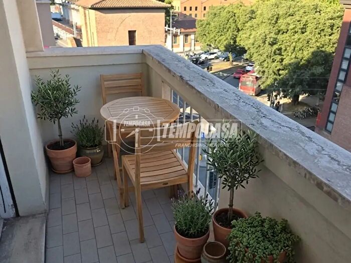 Appartamento trilocale in vendita in Via Mascarella, Bologna