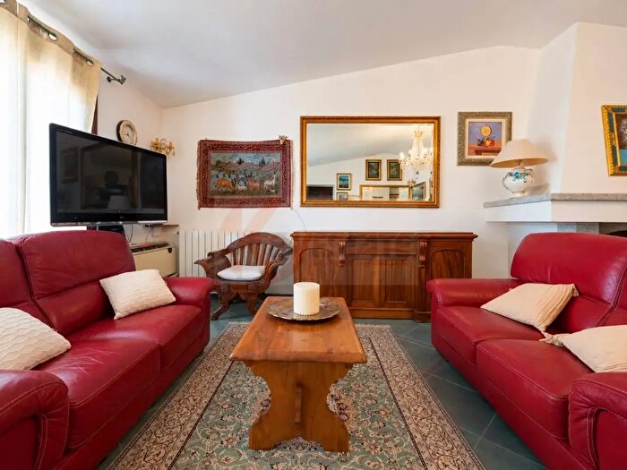 Appartamento con 6 locali in vendita in Via Mascagni, Olbia