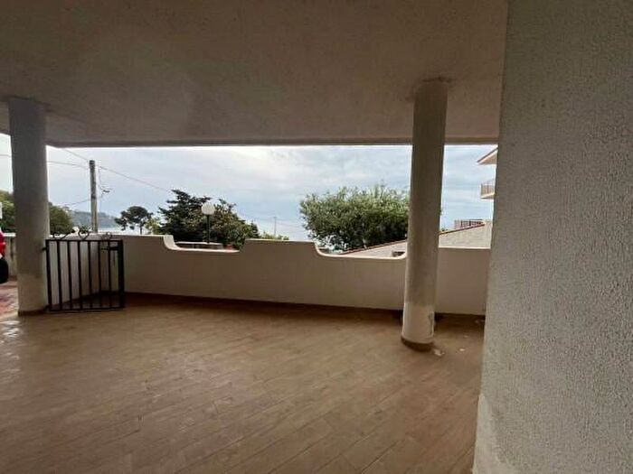 Appartamento quadrilocale in affitto in Via Vittoria, Staletti