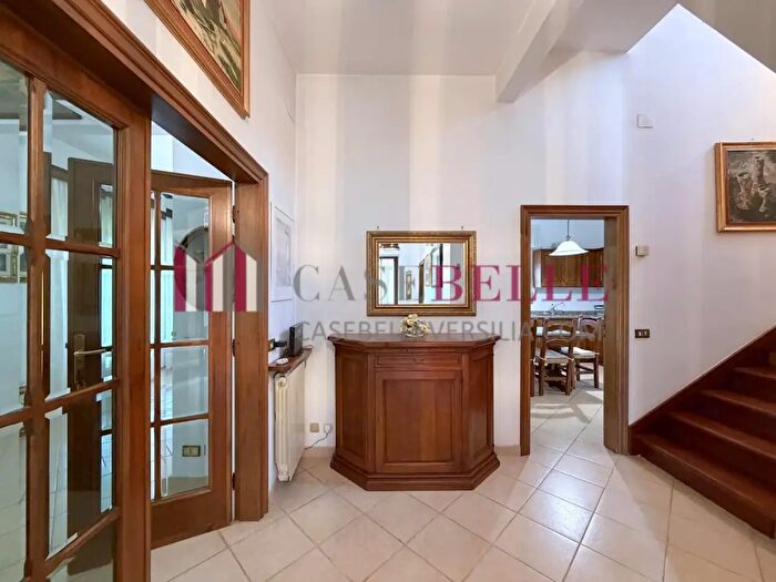 Casa con 6 locali in vendita in Camaiore