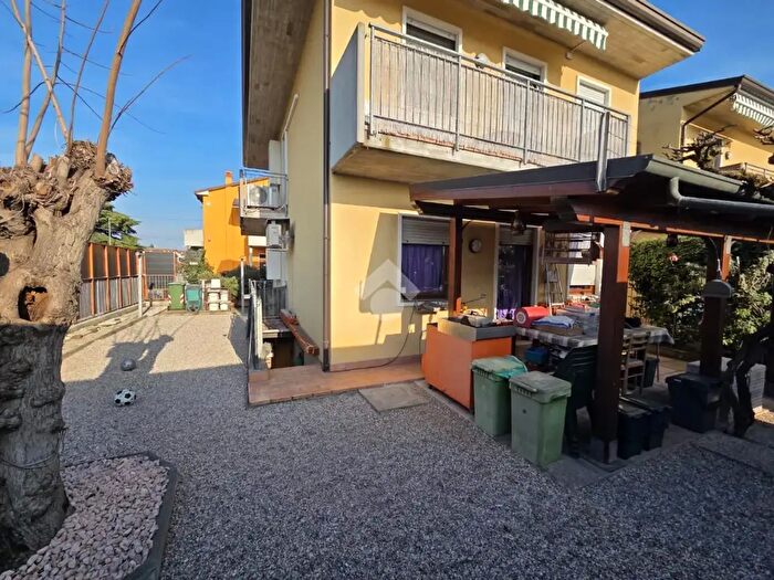 Appartamento quadrilocale in vendita in Via Scaiole, San Giovanni Lupatoto