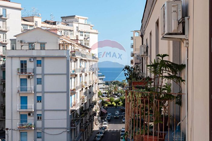 Appartamento con 9 locali in vendita in Via Umberto, Catania