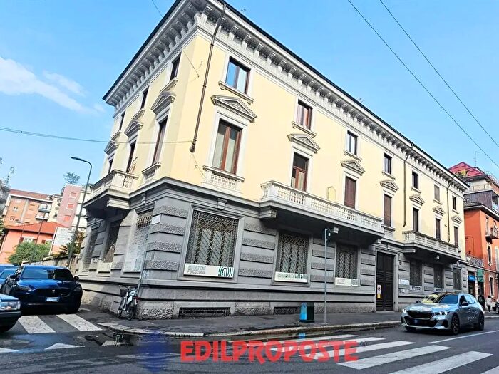 Appartamento quadrilocale in vendita in Via Pellegrino Rossi, Milano