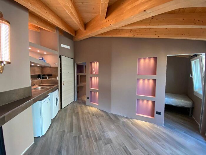 Appartamento trilocale in affitto in Via Luigi Ornato, Niguarda, Milano