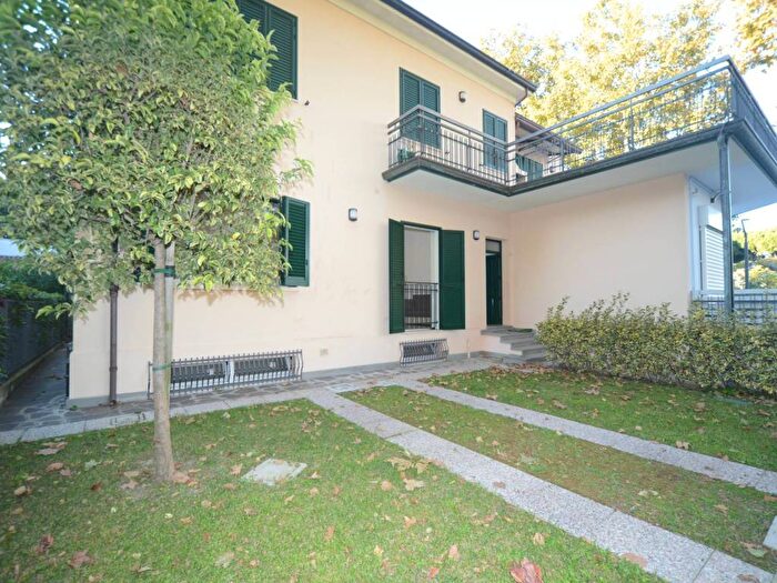Appartamento trilocale in affitto in Viale Renato Serra, Cesenatico Levante, Cesenatico