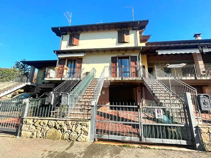 Appartamento trilocale in vendita in Via Benedello, Pavullo Nel Frignano