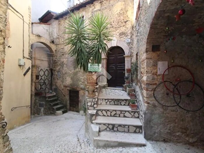 Appartamento trilocale in vendita in Via Pescheria, Torricella In Sabina