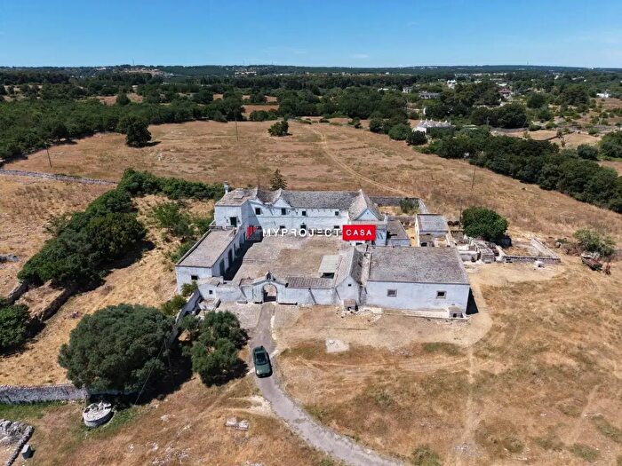 Casa con 17 locali in vendita in Strada Carosito, Martina Franca