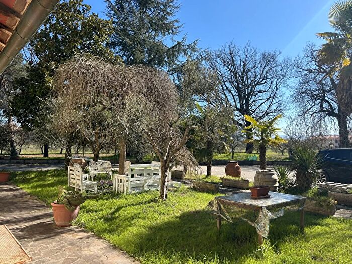 Casa con 8 locali in vendita in Arezzo