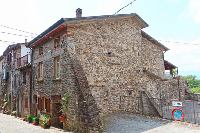 Casa con 6 locali in vendita in Villafranca In Lunigiana