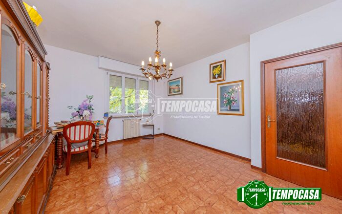 Appartamento trilocale in vendita in Via Pietro Cella, Piacenza