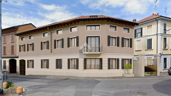 Appartamento trilocale in vendita in Via Lambro, Lesmo