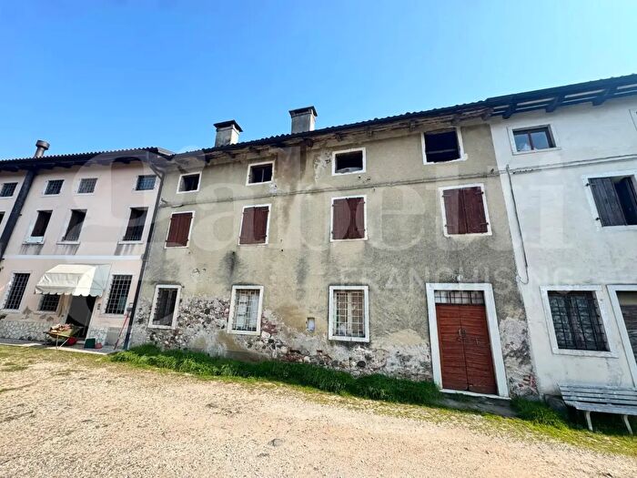 Casa con 5 locali in vendita in Via S Antonio, San Vito Di Leguzzano
