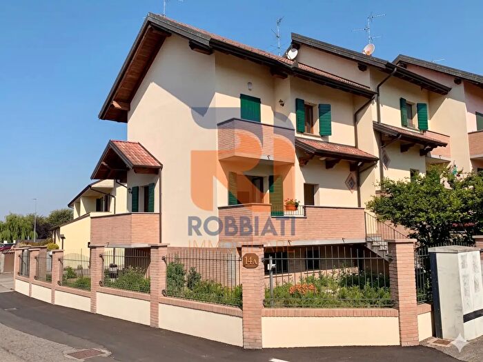 Casa quadrilocale in vendita in Via della Chiesa, Vidigulfo