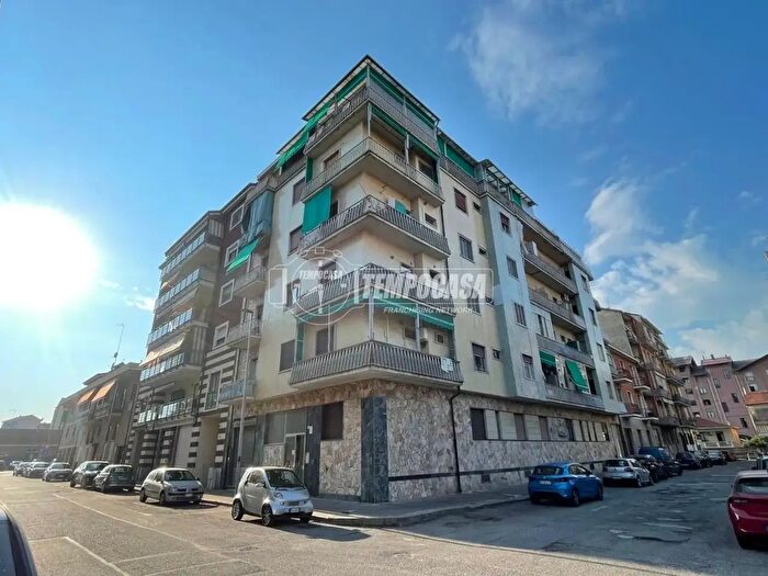 Appartamento trilocale in vendita in Via Bonzo, Torino