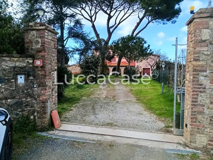 Casa con 11 locali in vendita in Pietro in Palazzi, Cecina