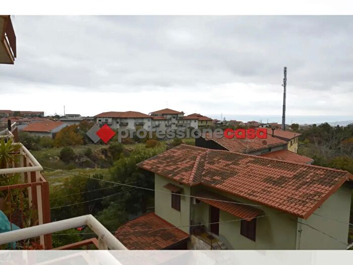 Appartamento quadrilocale in vendita in Via Guardia, Catania