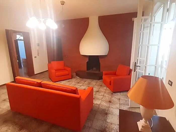 Appartamento con 6 locali in affitto in Pisa