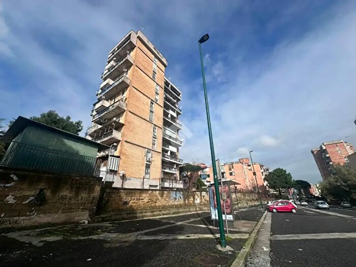 Appartamento quadrilocale in vendita in Via Nuova Dietro La Vigna, Napoli