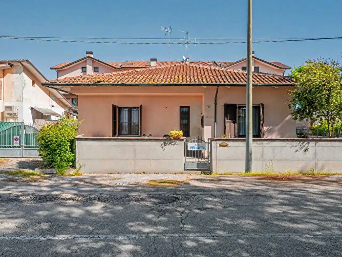 Casa quadrilocale in vendita in Via Crociarone a, Cervia