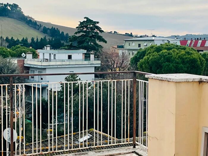 Appartamento con 5 locali in vendita in Via Giordano Bruno, Falconara Marittima