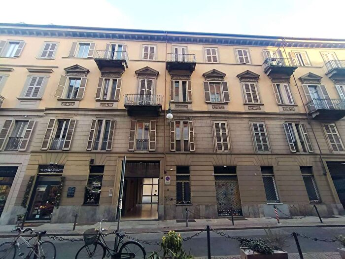 Appartamento monolocale in affitto in via Fratelli Calandra, Via della Rocca, Torino