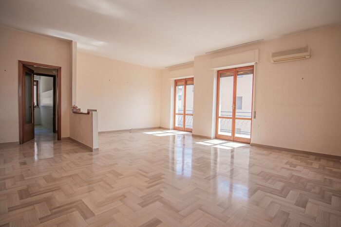 Appartamento con 5 locali in vendita in Via Luigi Spagna, Siracusa