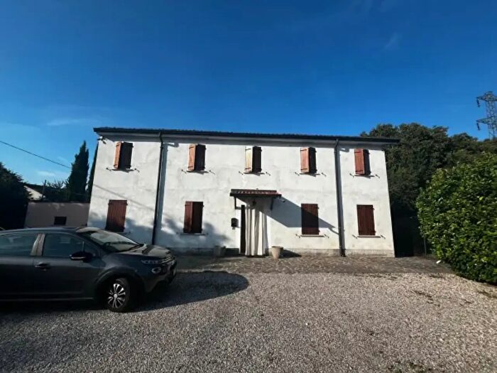 Casa con 5 locali in vendita in Strada Riviera Mincio, Mantova
