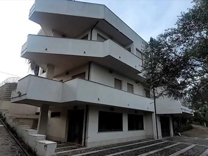 Appartamento quadrilocale in vendita in Via Brucicci, Ortona