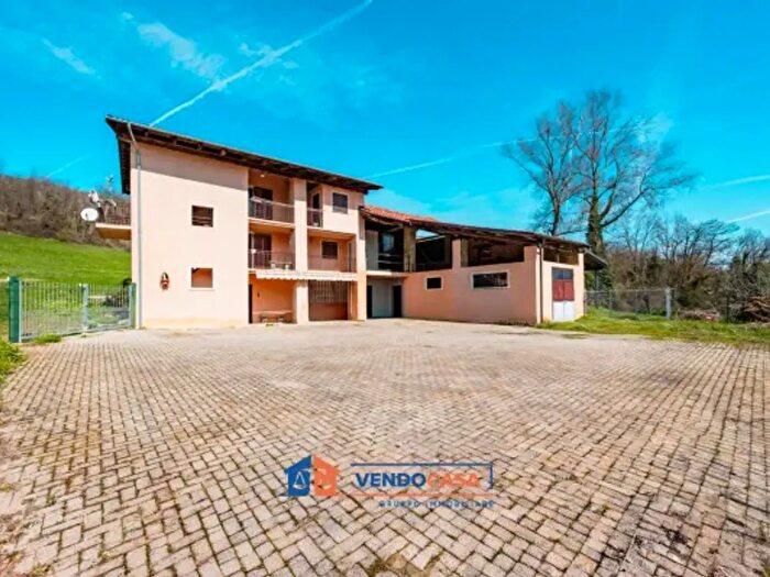 Casa quadrilocale in vendita in Frazione Cornati, Murazzano