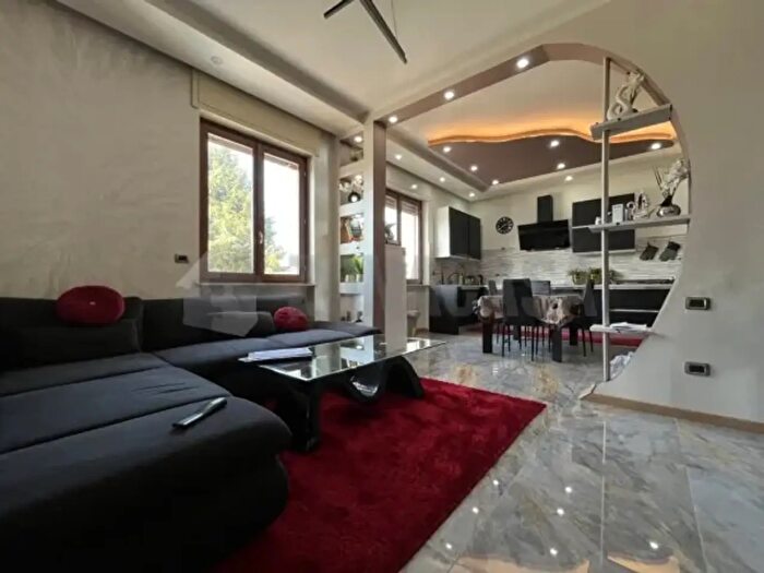 Appartamento con 5 locali in vendita in Via Trieste, Ferno