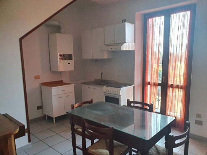 Appartamento bilocale in affitto in Via Michelangelo Buonarroti, LavenoMombello